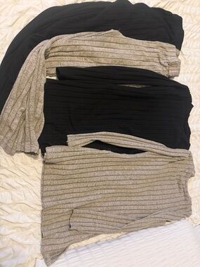 4 pieces Ribbed Knit Sweater Tops - Black & Light Cream
